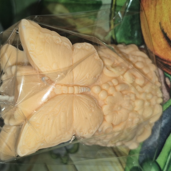 Butterfly Embossed Candles - Winner's Choice-Handcrafted - Picture 6 of 6